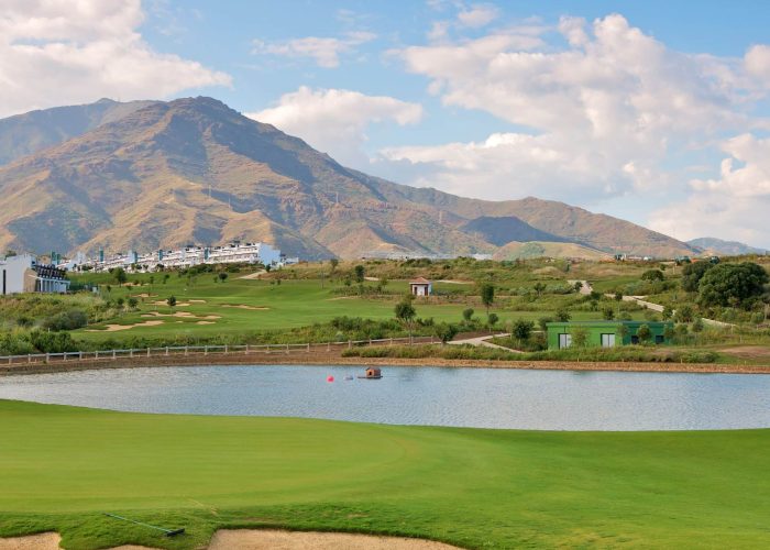 Valle-Romano-Golf-and-Resort-Estepona-Espagne-Practice-sur-eau-green-fairway-bunker-